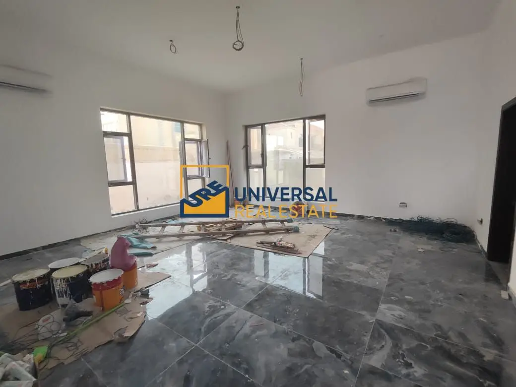 Spacious villa 7 bedrooms | brand new | Excellent location
