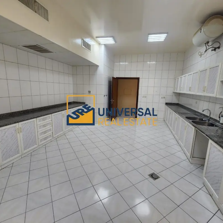 Spacious Villa 6 master Bedrooms | Prime Location