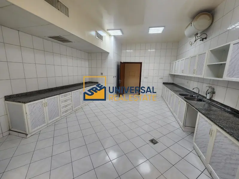 Spacious Villa 6 master Bedrooms | Prime Location