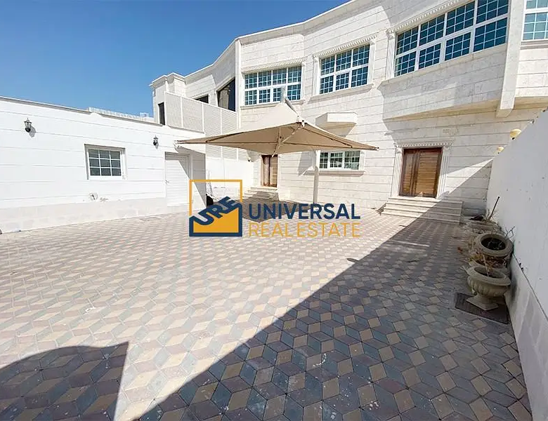 Spacious 5 Bedrooms | Prime Location |